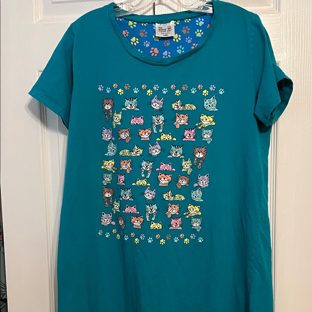 A puurrfect comfortable T-shirt